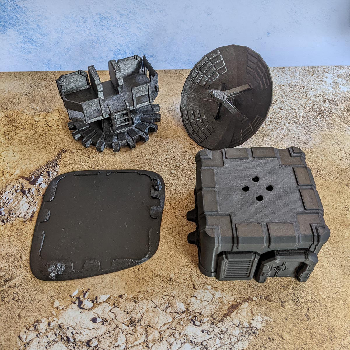 Base avec antenne de communication - Biome désert - Imprimée – vue 4 – Wargame Sceneries