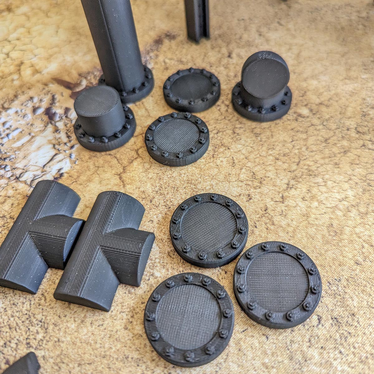 Réservoir avec socle et lot de tuyaux de D20mm et D30mm - Biome désert (STL) – vue 5 – Wargame Sceneries